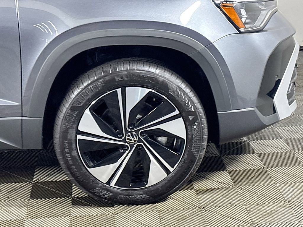 New 2025 Volkswagen Taos SE image 23