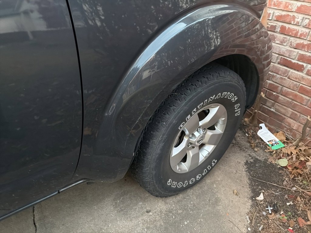 Used 2012 Nissan Frontier SV image 6