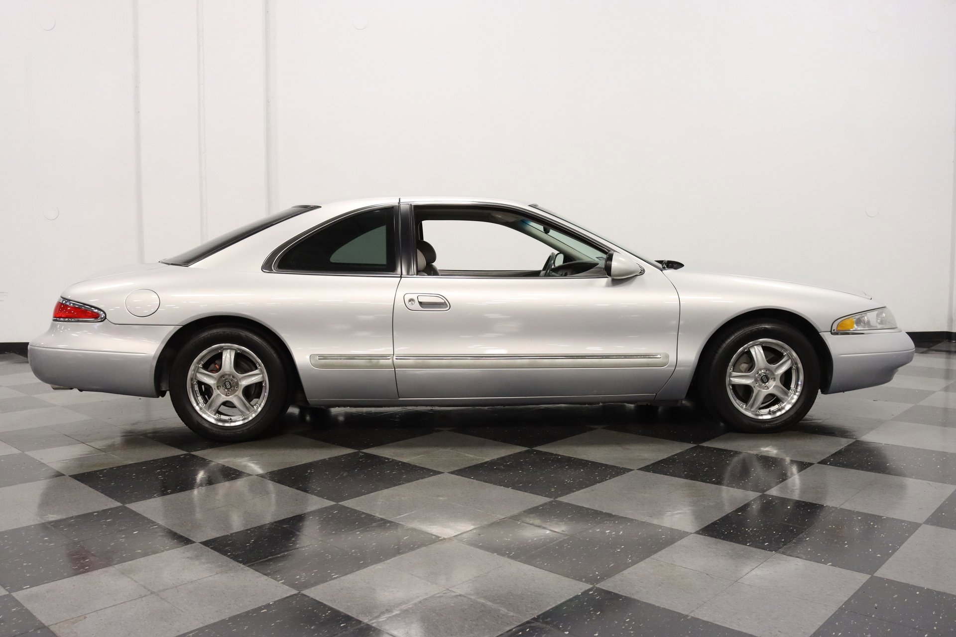 Used 1998 Lincoln Mark VIII image 15