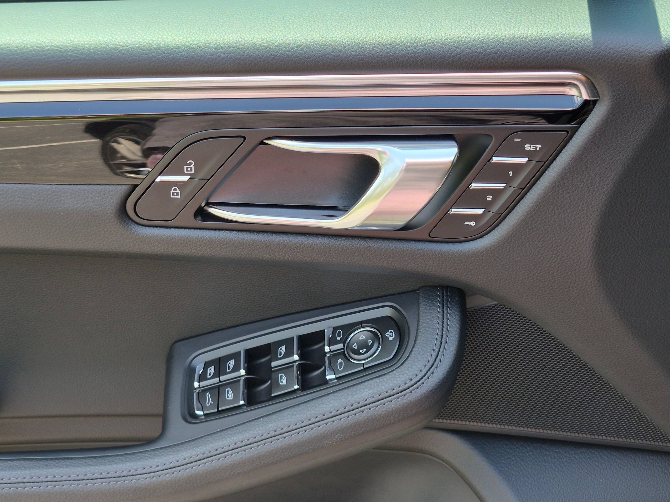 Certified 2026 Porsche Macan AWD/4WD image 23