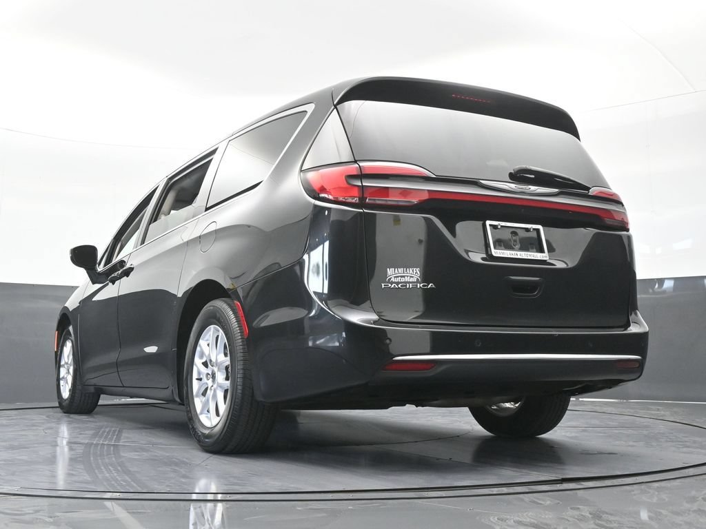 Used 2023 Chrysler Pacifica Touring-L FWD image 56