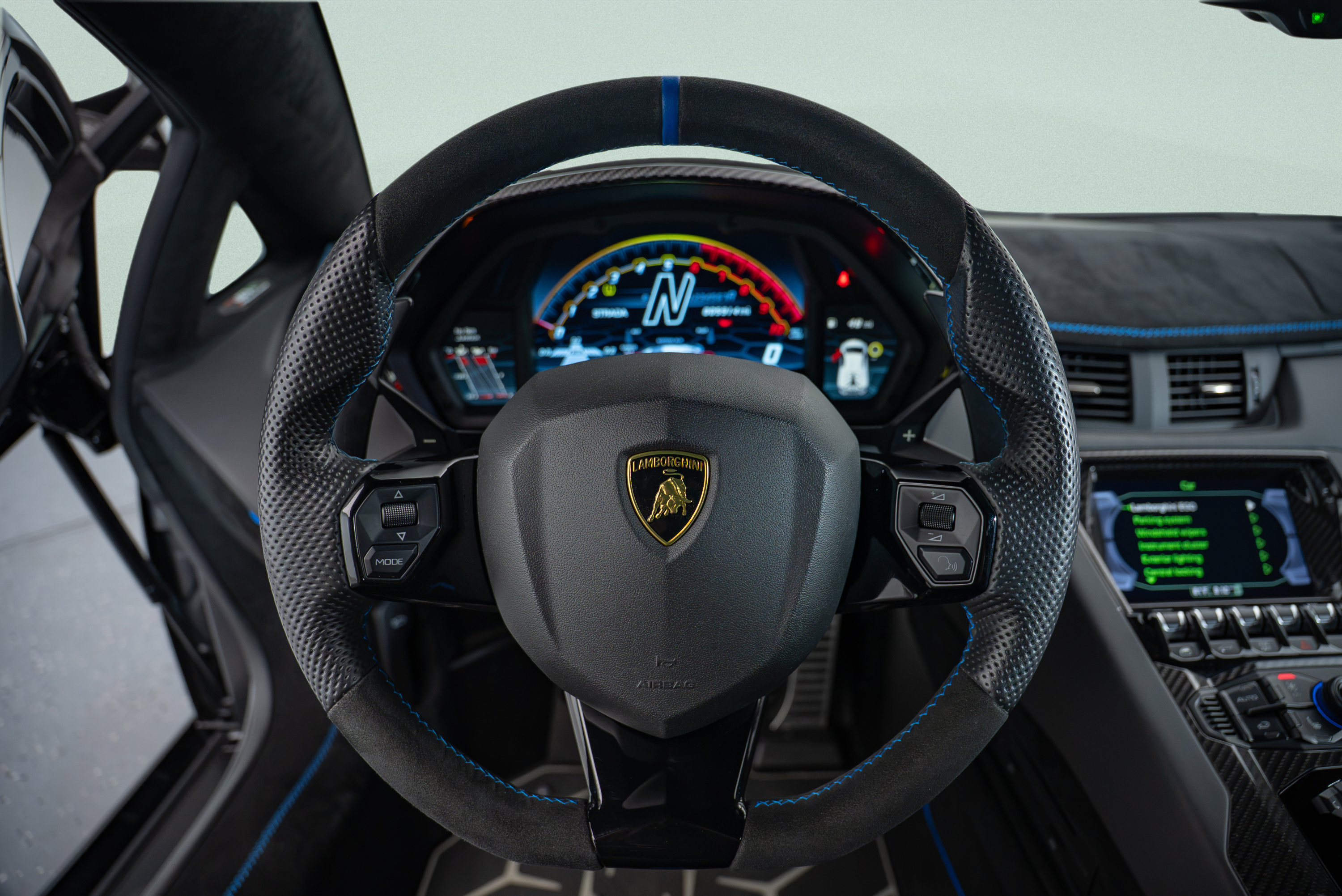Used 2020 Lamborghini Aventador SVJ AWD/4WD image 14