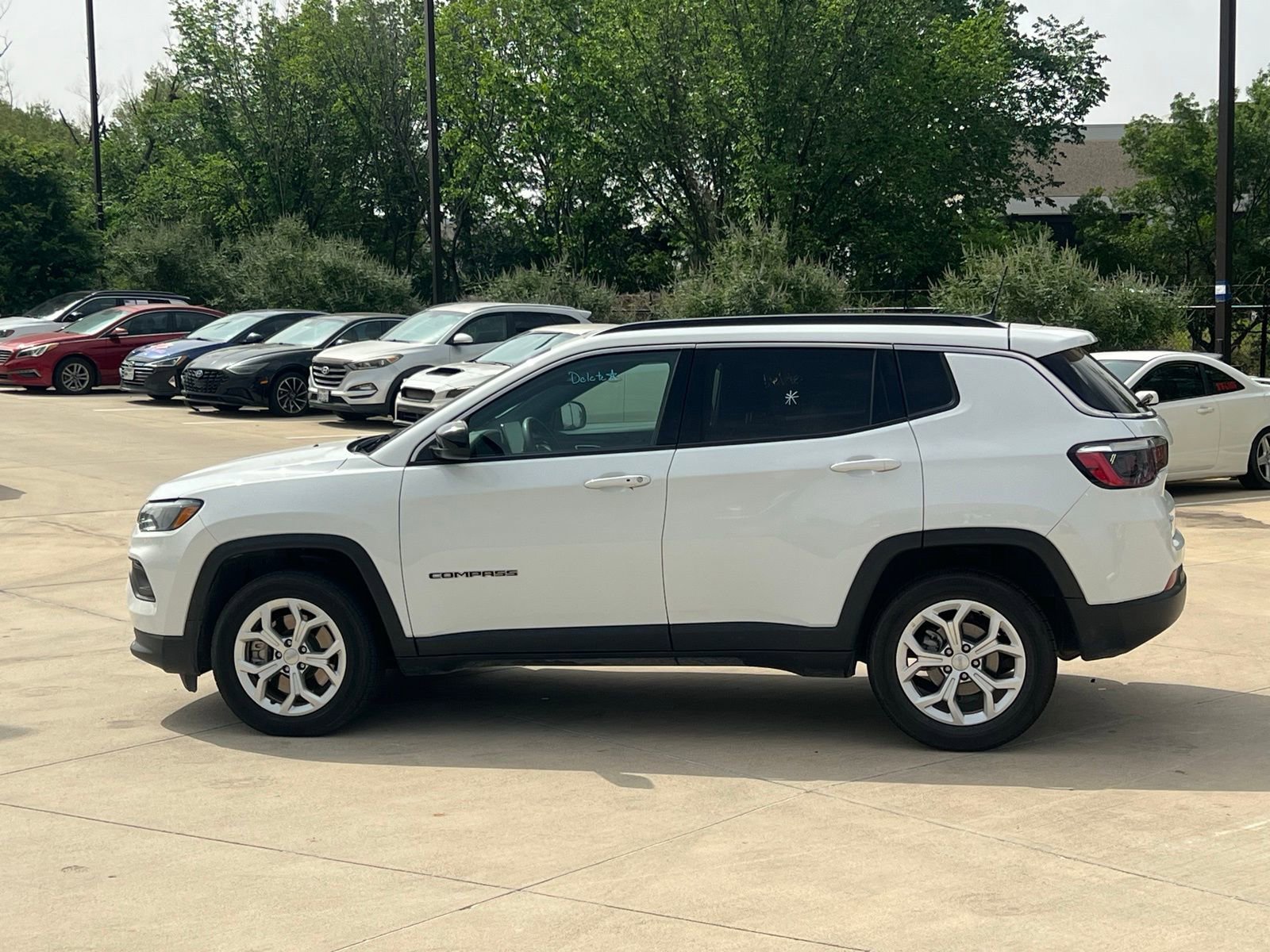 Used 2024 Jeep Compass Latitude AWD/4WD image 6