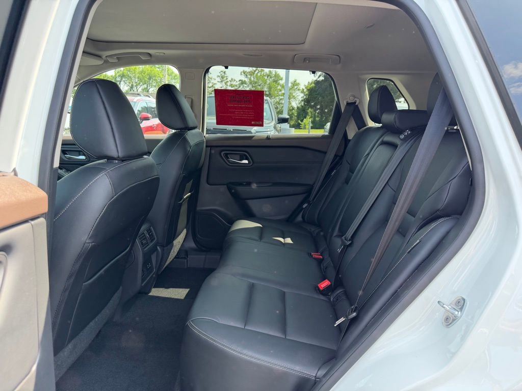 Used 2022 Nissan Rogue SL w/ SL Premium Package FWD image 16