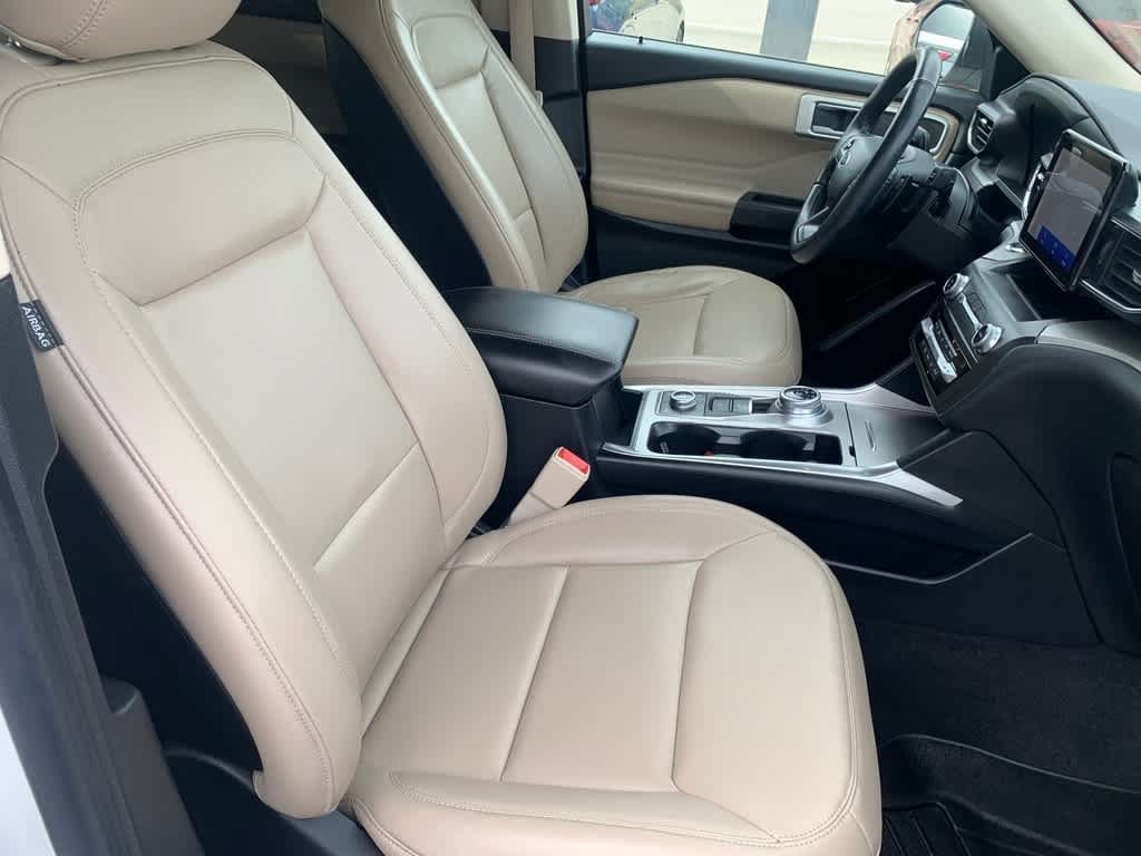 Used 2020 Ford Explorer XLT w/ Equipment Group 202A AWD/4WD image 10
