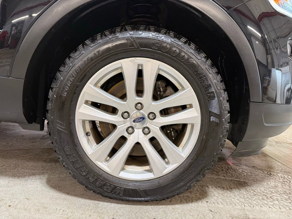 Used 2018 Ford Explorer XLT w/ Equipment Group 202A AWD/4WD image 40