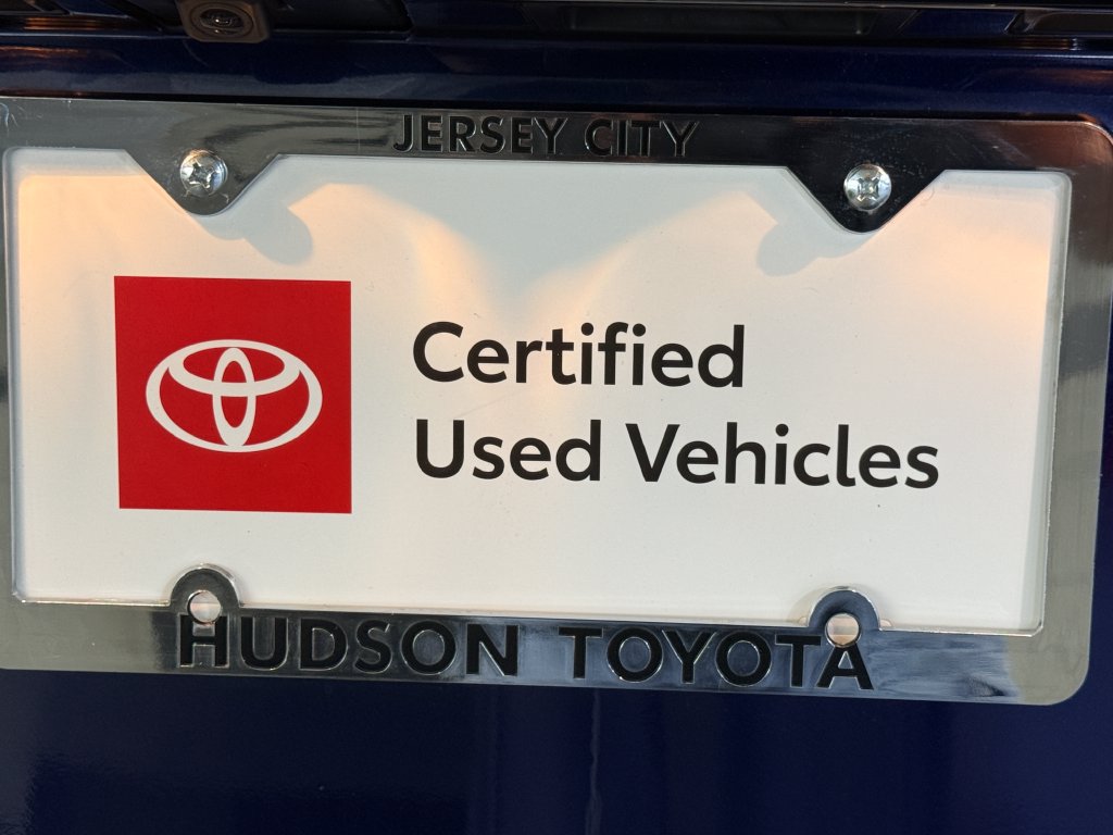Used 2025 Toyota Sienna XLE w/ XLE Plus Package FWD image 37