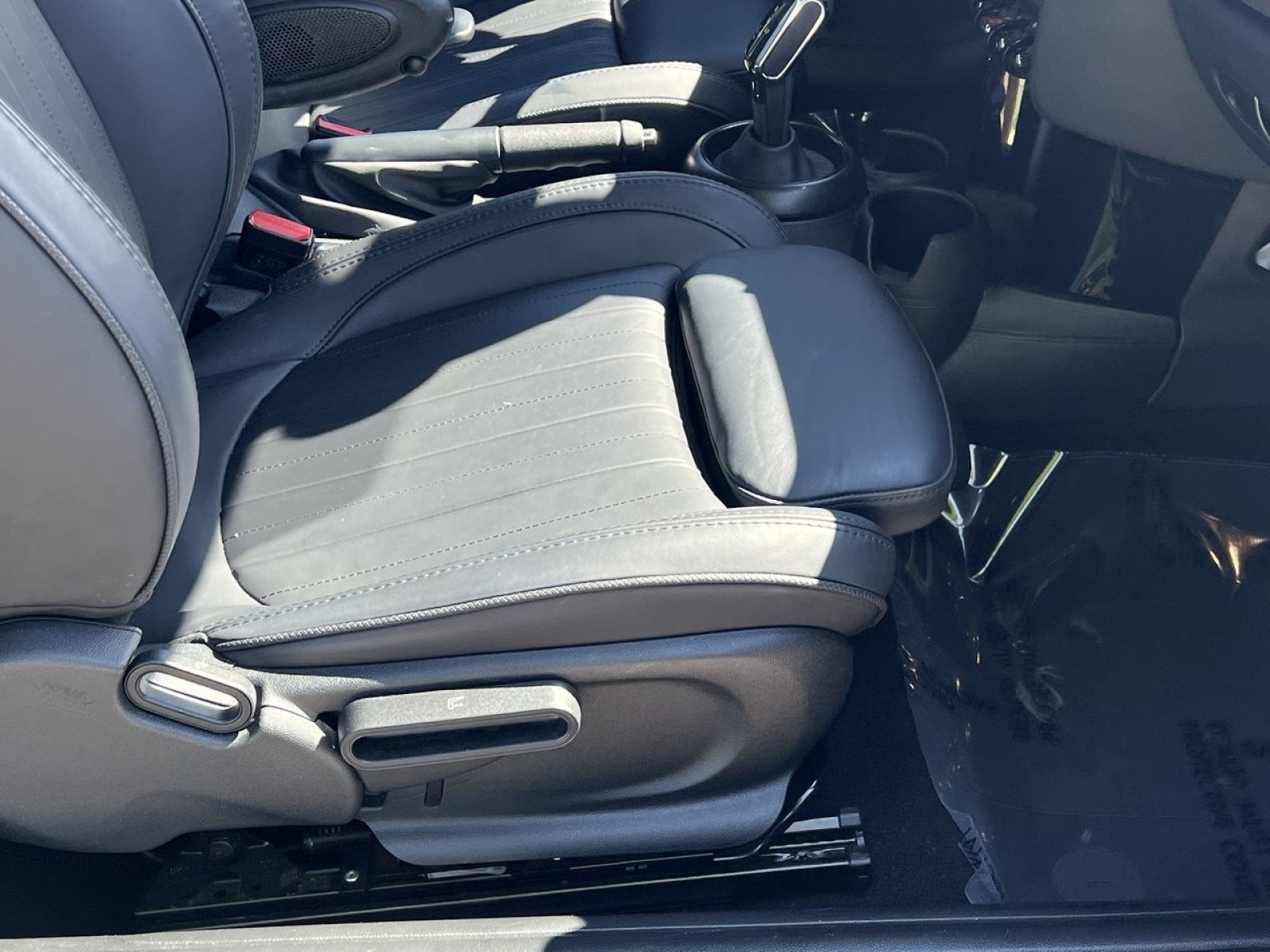 Used 2024 MINI Cooper S w/ Seaside Edition FWD image 27