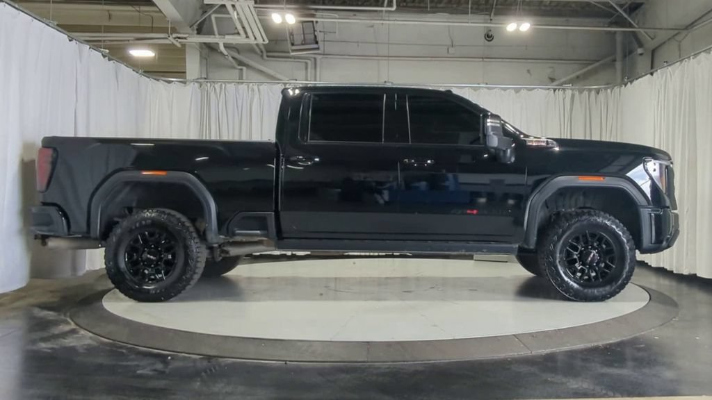 Used 2025 GMC Sierra 2500 AT4X AWD/4WD image 9