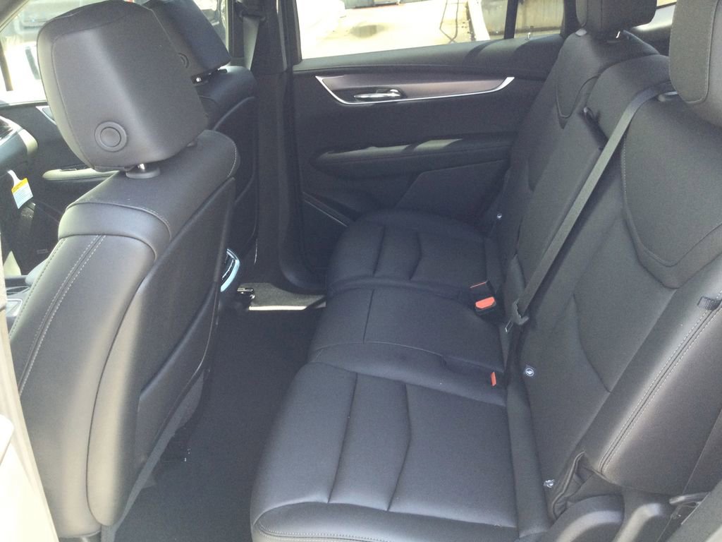 New 2025 Cadillac XT6 Luxury image 12