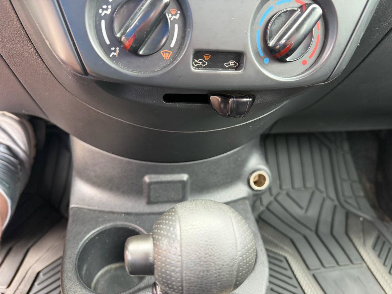 Used 2017 Nissan Versa S Plus FWD image 43