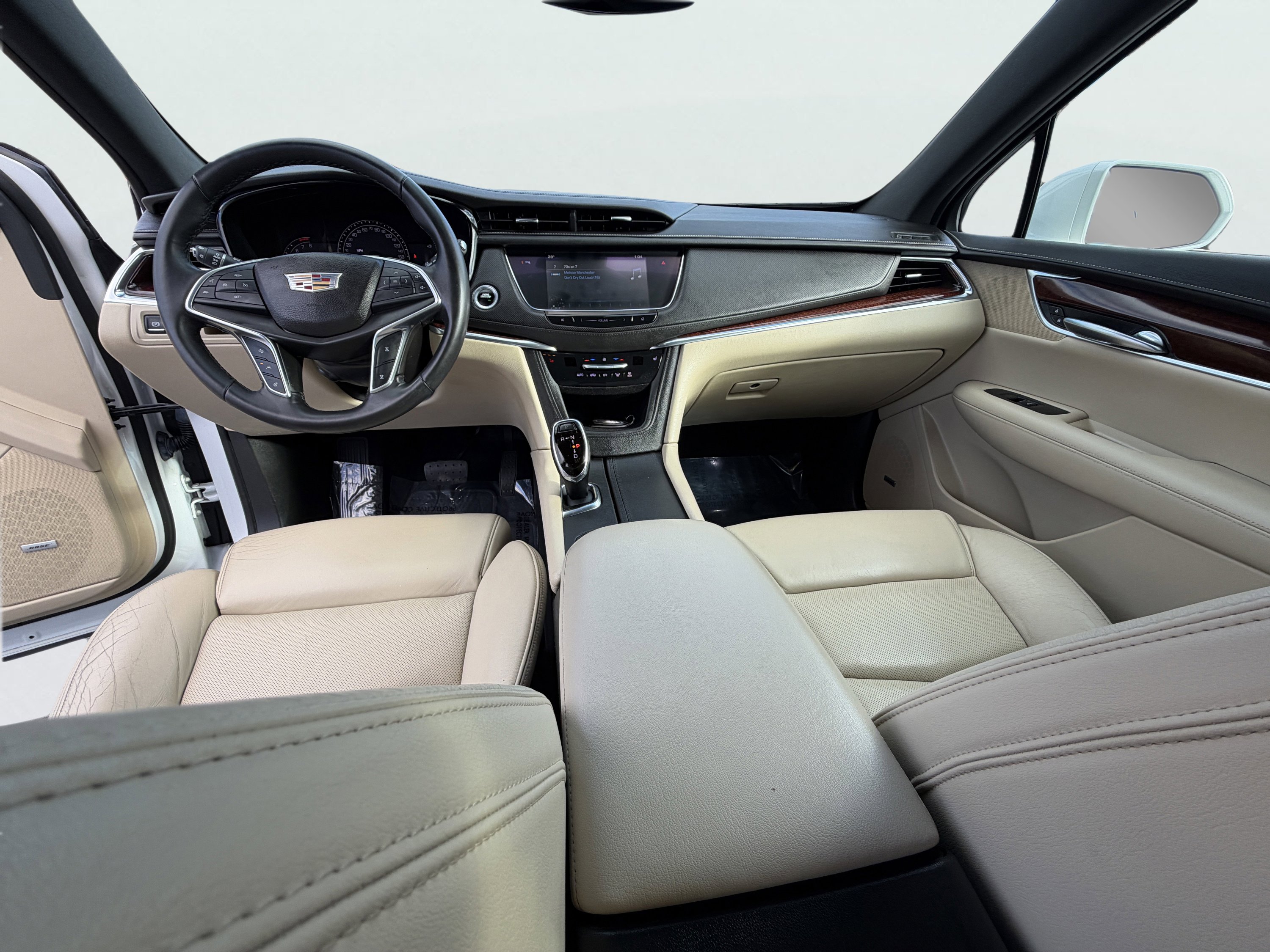 Used 2017 Cadillac XT5 Luxury w/ Driver Awareness Package image 2