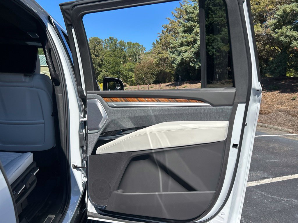 Used 2026 Cadillac Escalade ESV Platinum Luxury w/ LPO, Floor Liner Package AWD/4WD image 75