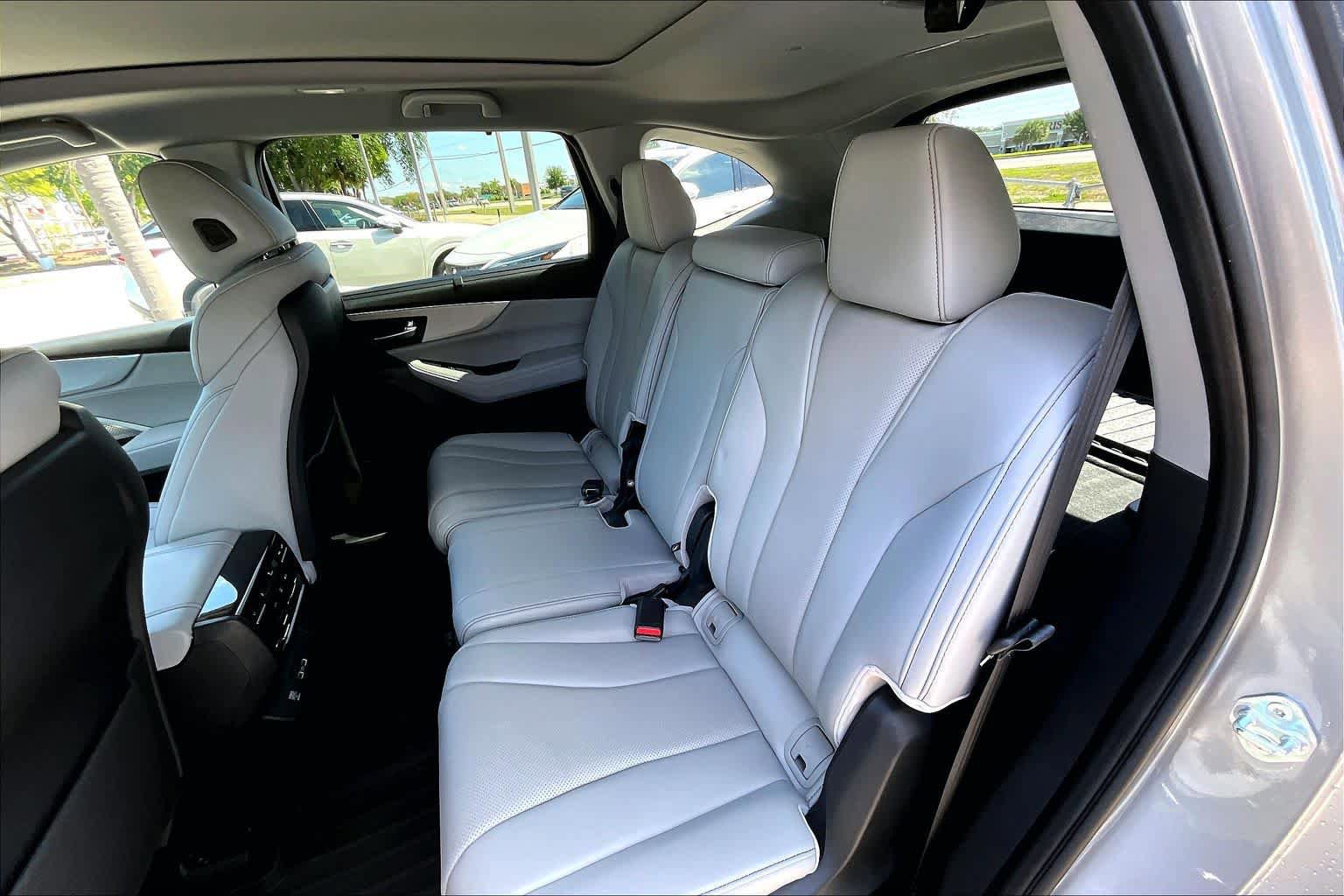 Used 2024 Acura MDX SH-AWD w/ Technology Package image 21