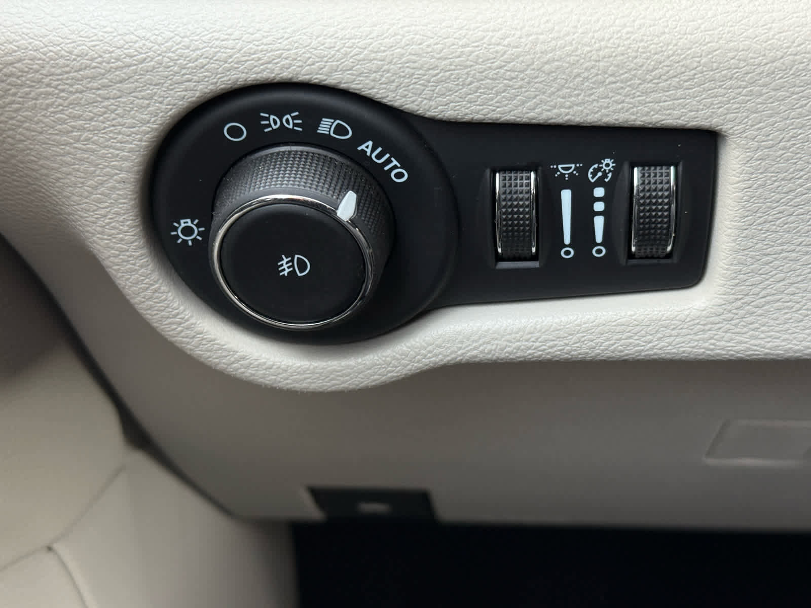 Used 2024 Chrysler Pacifica Touring-L image 29