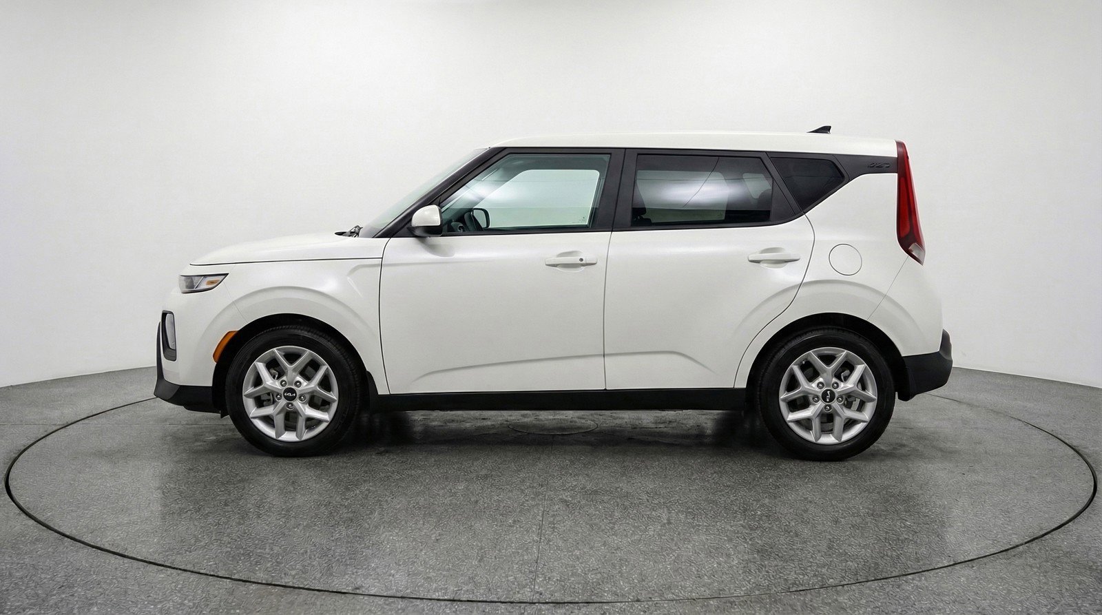 Used 2025 Kia Soul LX w/ LX Technology Package image 5