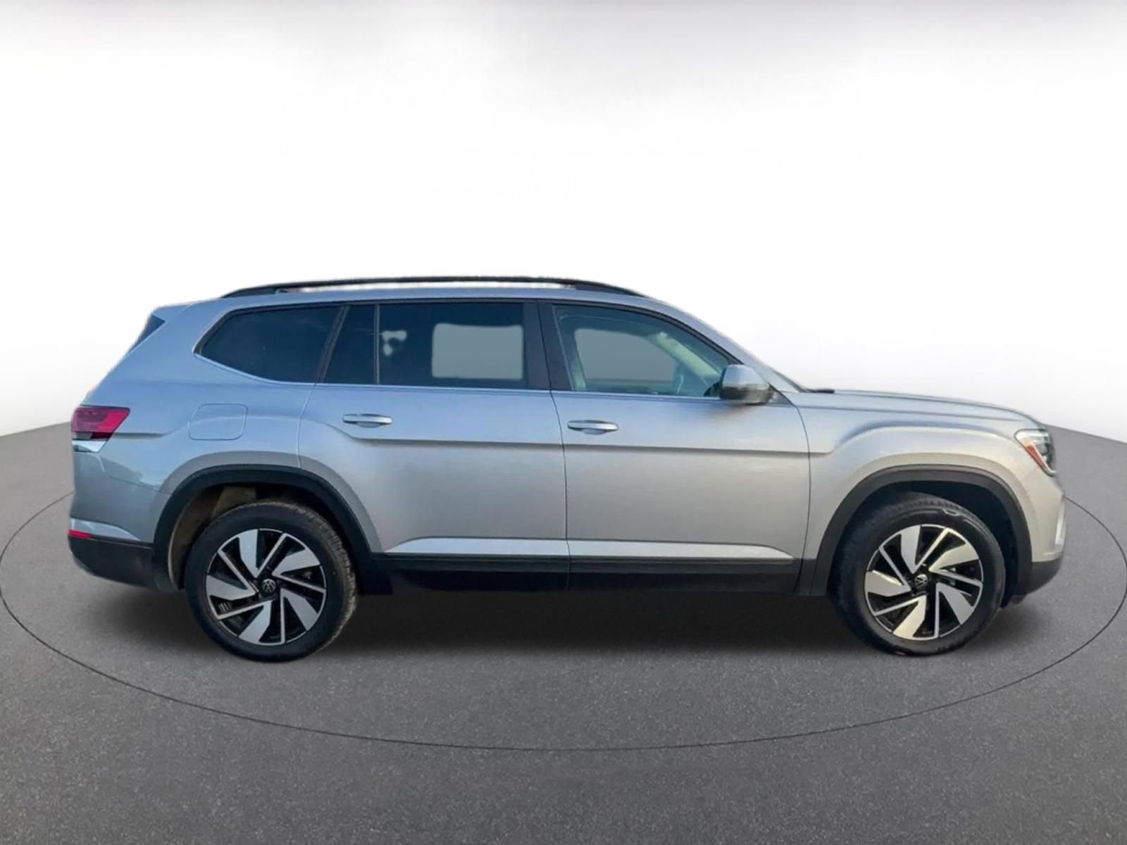 Used 2025 Volkswagen Atlas SE image 16