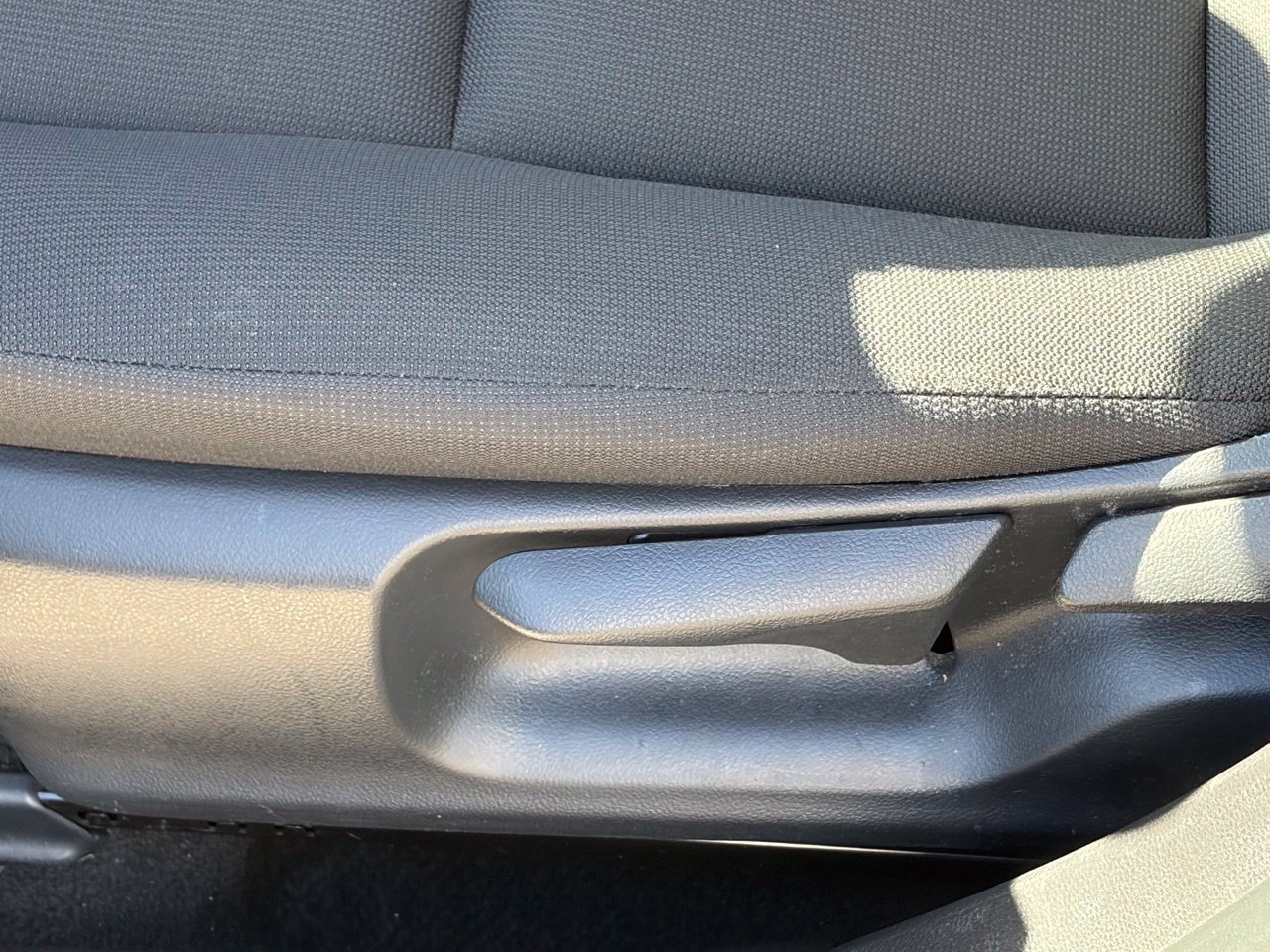 Used 2025 Toyota Corolla LE FWD image 6