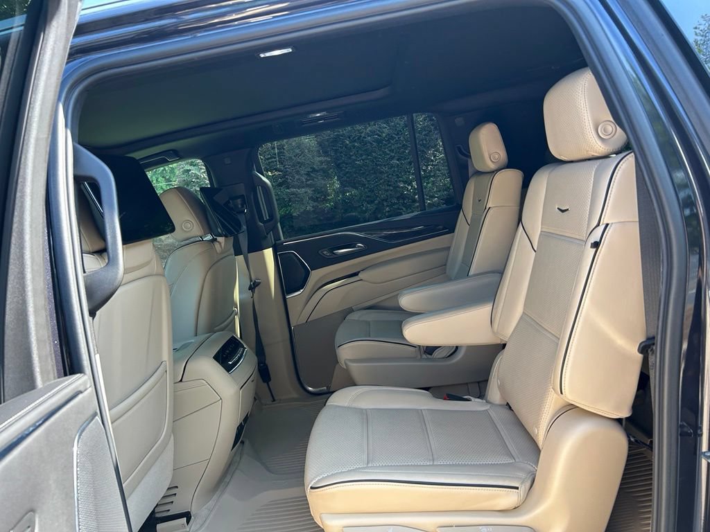 Used 2024 Cadillac Escalade ESV Premium Luxury w/ LPO, Floor Liner Package AWD/4WD image 8