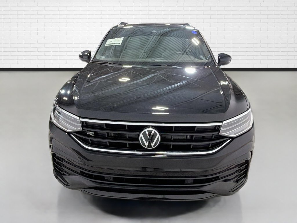 Used 2024 Volkswagen Tiguan SE R-Line AWD/4WD image 2