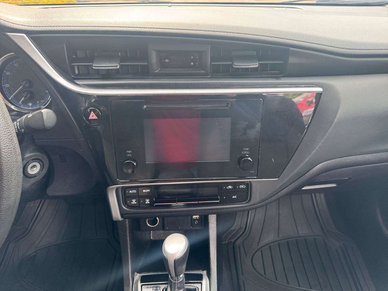 Used 2019 Toyota Corolla LE FWD image 14