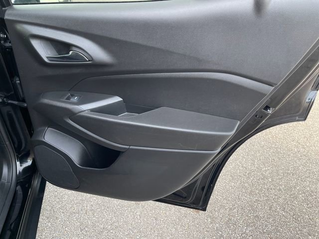 Used 2025 Chevrolet Trax LT w/ LT Convenience Package FWD image 31