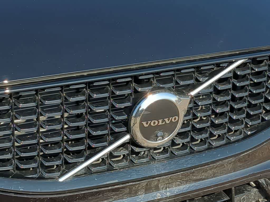 Used 2025 Volvo XC60 B5 Ultra AWD/4WD image 11