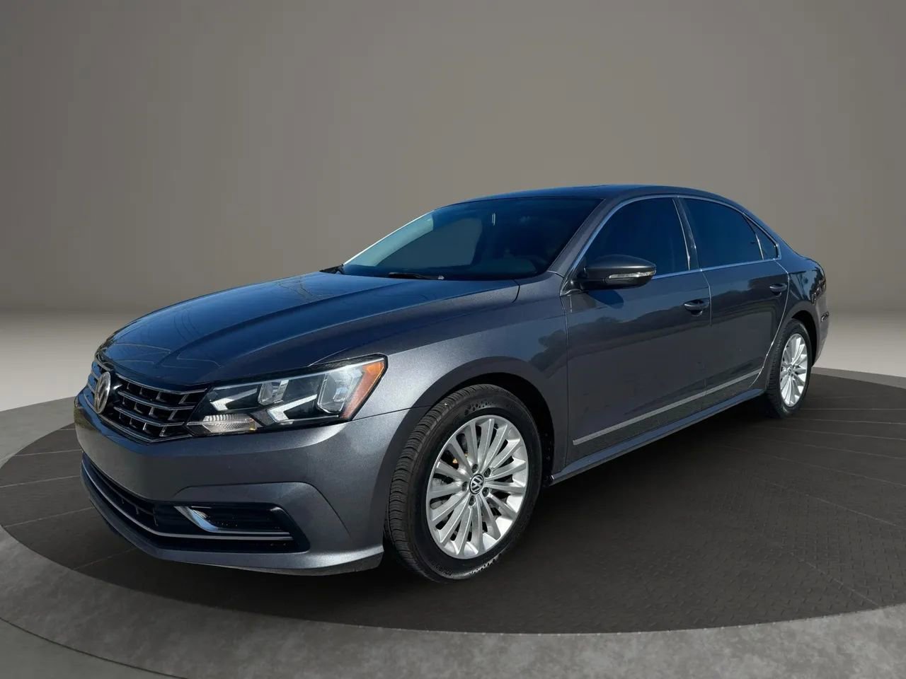 Used 2016 Volkswagen Passat 1.8T SE FWD image 2