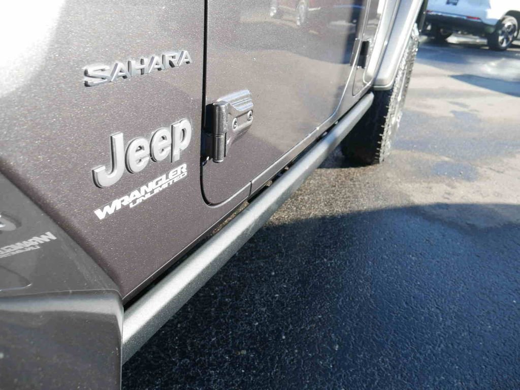 Used 2018 Jeep Wrangler Unlimited Sahara image 13
