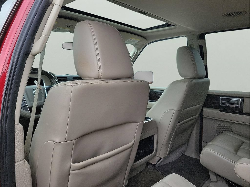Used 2015 Lincoln Navigator 4WD image 12