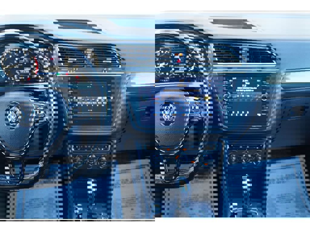 Used 2019 Volkswagen Tiguan SEL Premium w/ 3rd Row Seat Package image 17