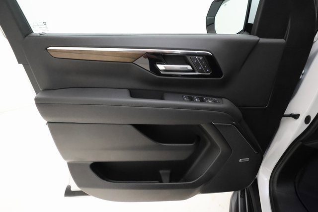 Used 2025 Chevrolet Suburban High Country image 7