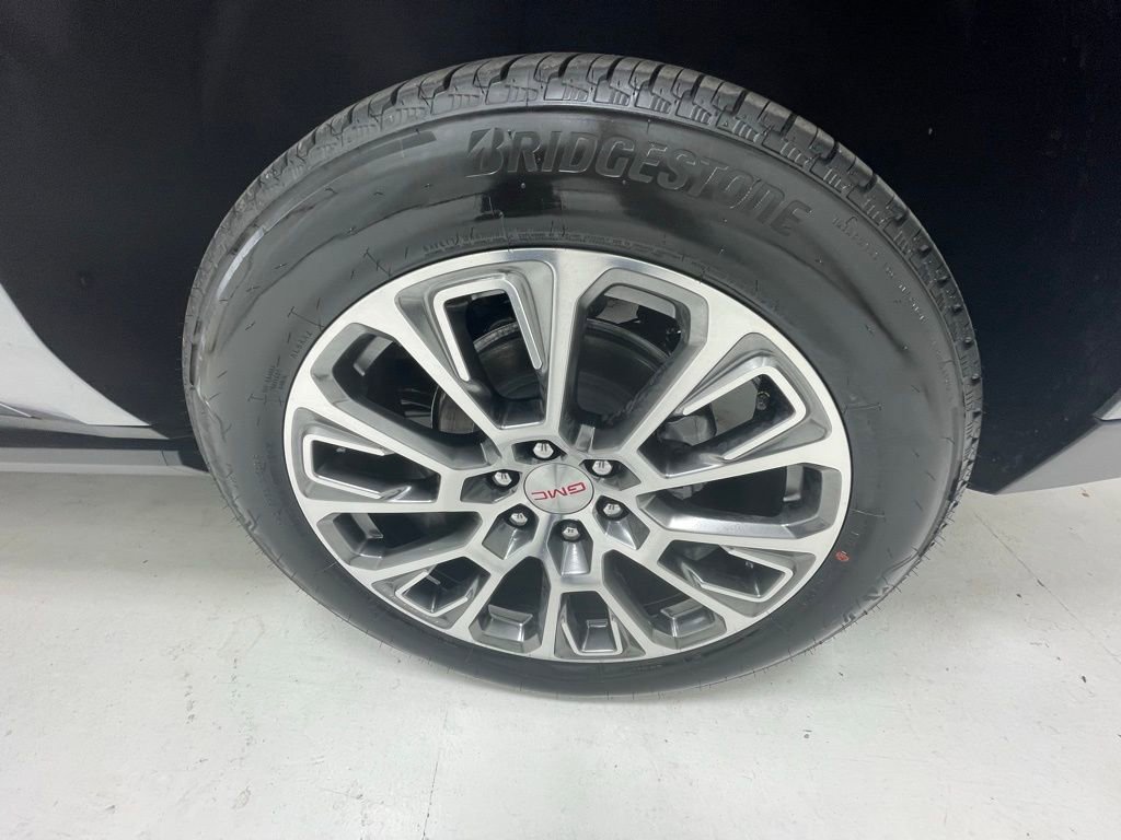 New 2026 GMC Yukon XL Denali w/ Sun & Power Step Package AWD/4WD image 9