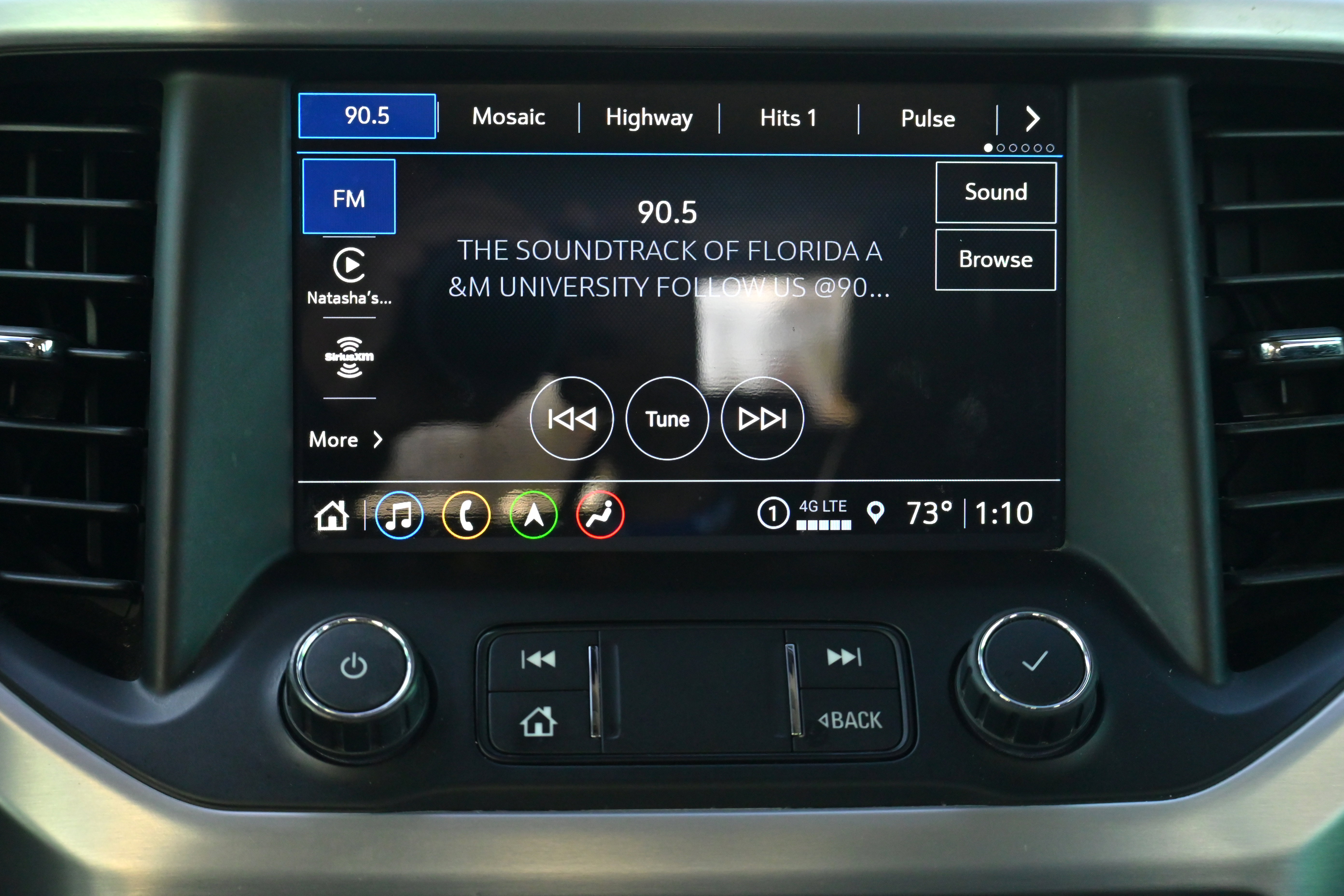 Used 2022 GMC Acadia SLT w/ Technology Package image 18