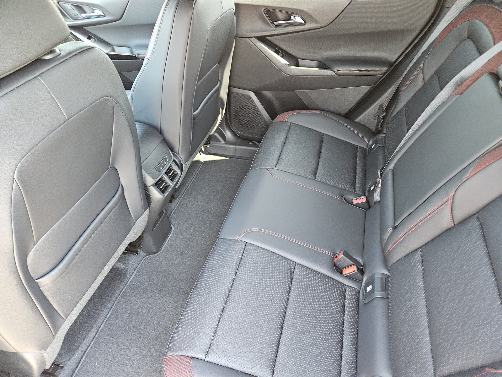 New 2027 Chevrolet Equinox RS w/ Safety and Technology Package FWD image 20