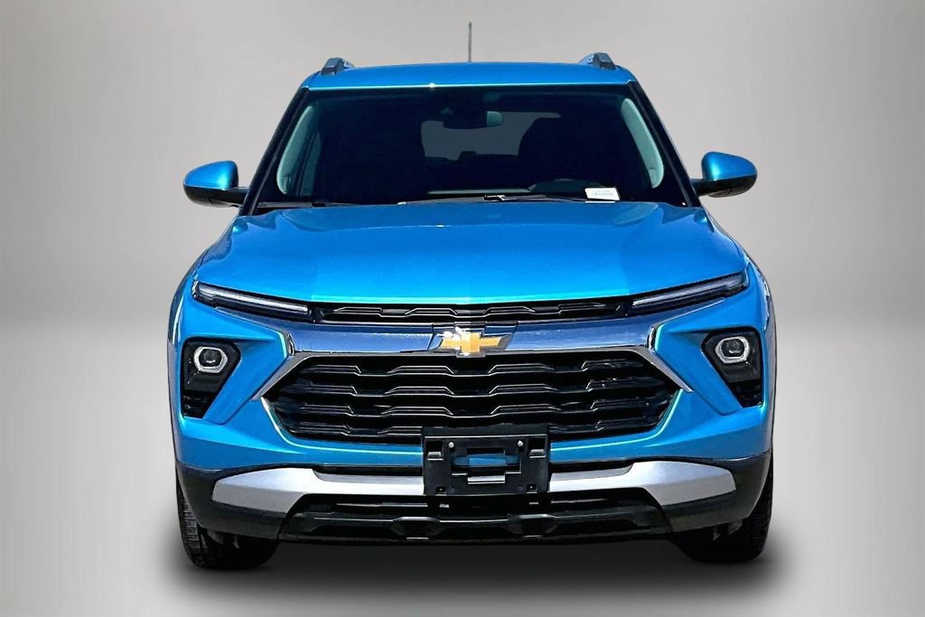 Used 2025 Chevrolet TrailBlazer LT AWD/4WD image 2