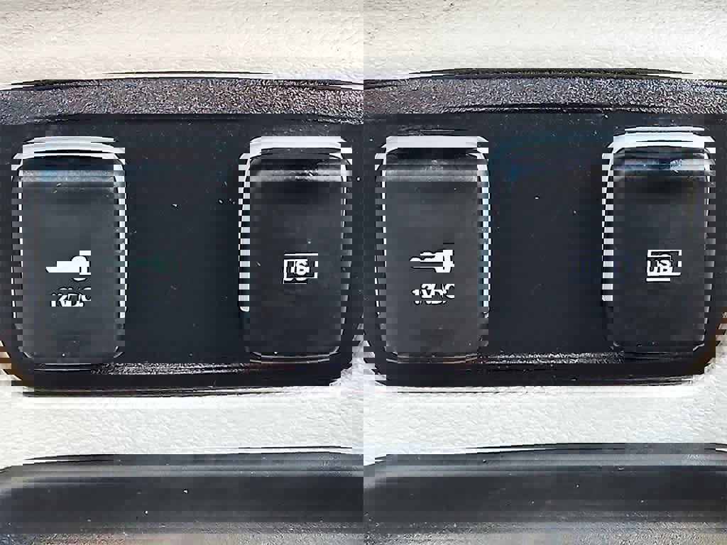 Used 2019 Chrysler Pacifica Touring-L image 22