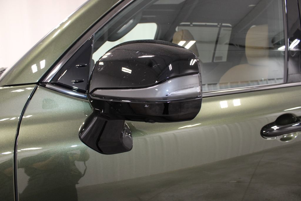 Used 2025 Lexus LX 700h Luxury image 16