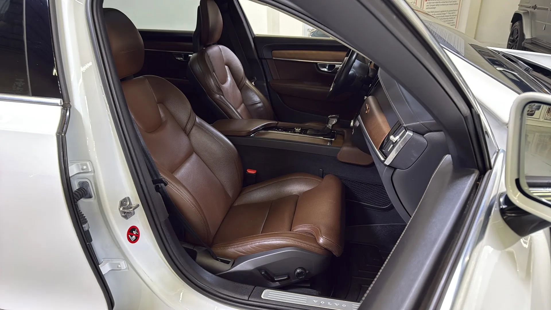 Used 2018 Volvo S90 T6 Inscription image 16