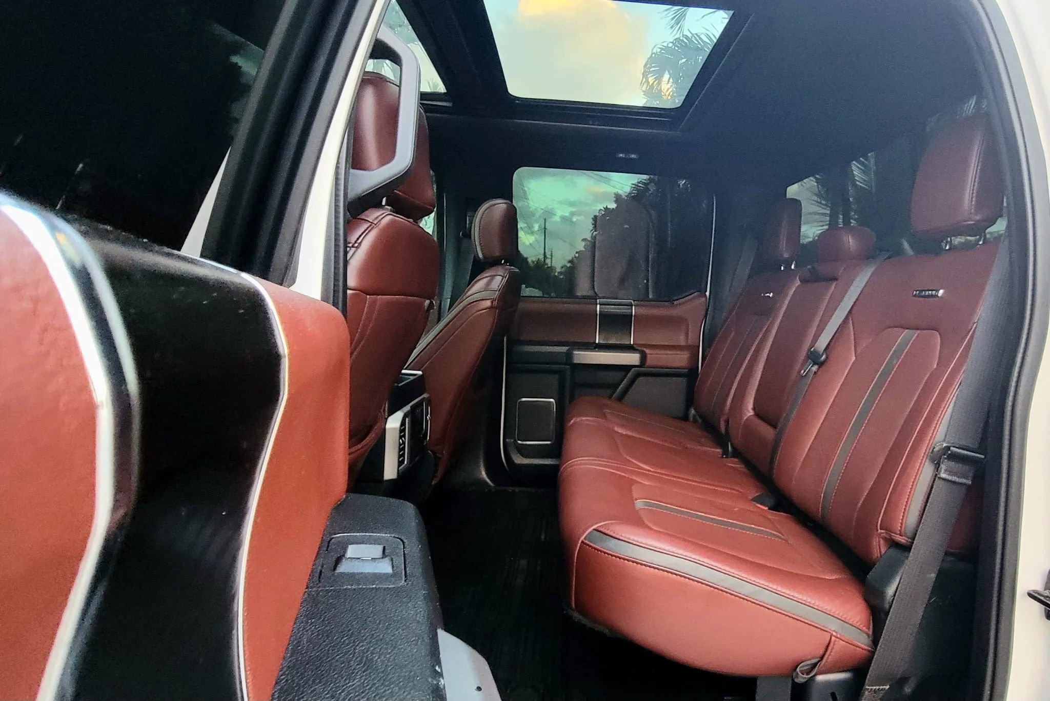 Used 2019 Ford F350 Platinum w/ Platinum Ultimate Package AWD/4WD image 5