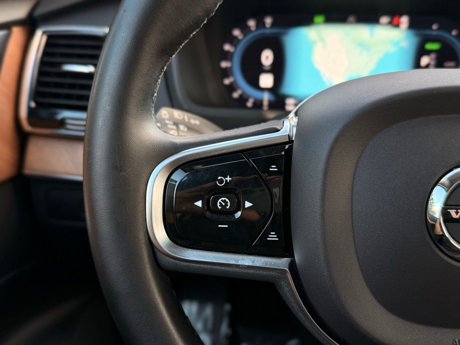 Used 2023 Volvo XC90 T8 Plus image 40