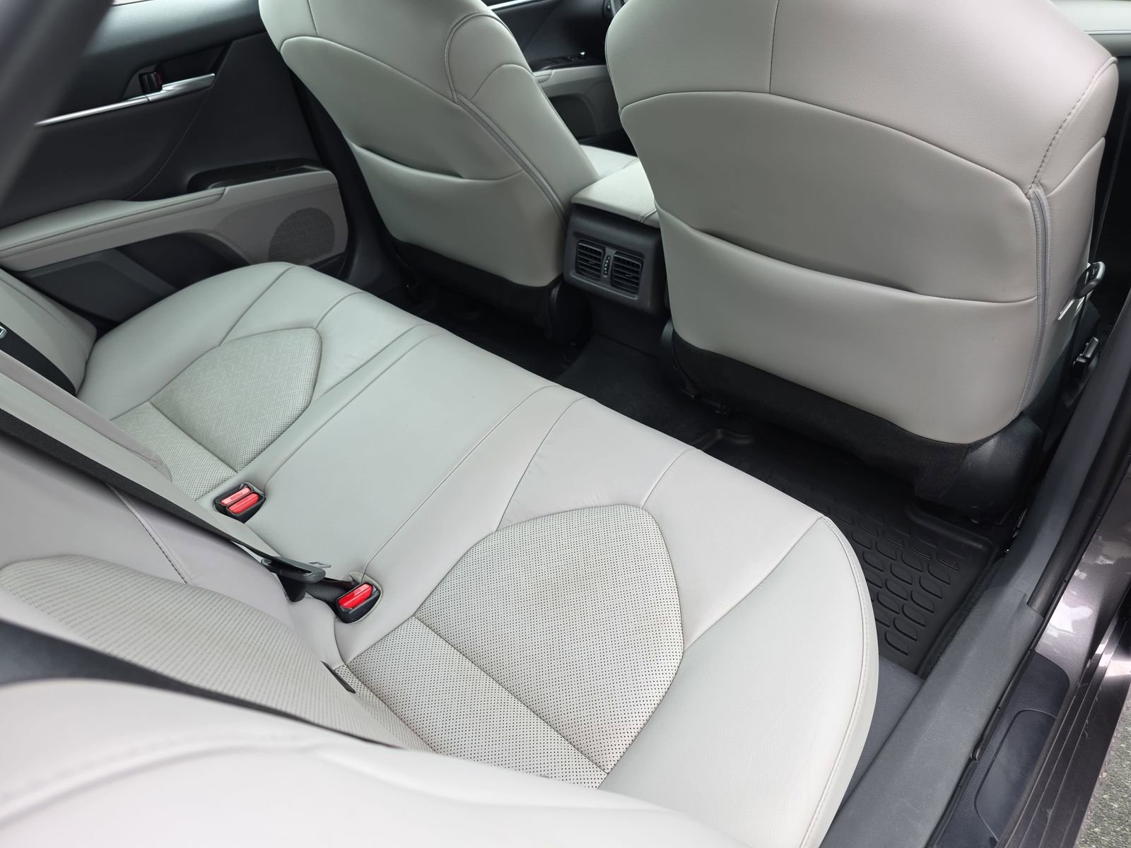 Used 2024 Toyota Camry XLE image 11