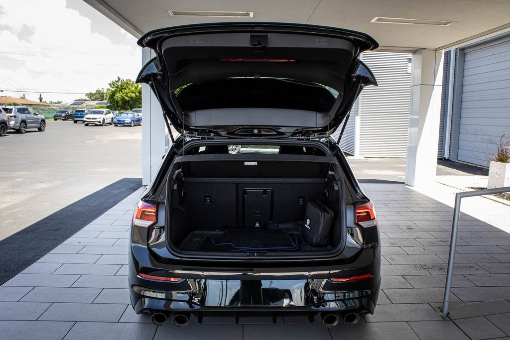 Used 2025 Volkswagen Golf R Black Edition image 16