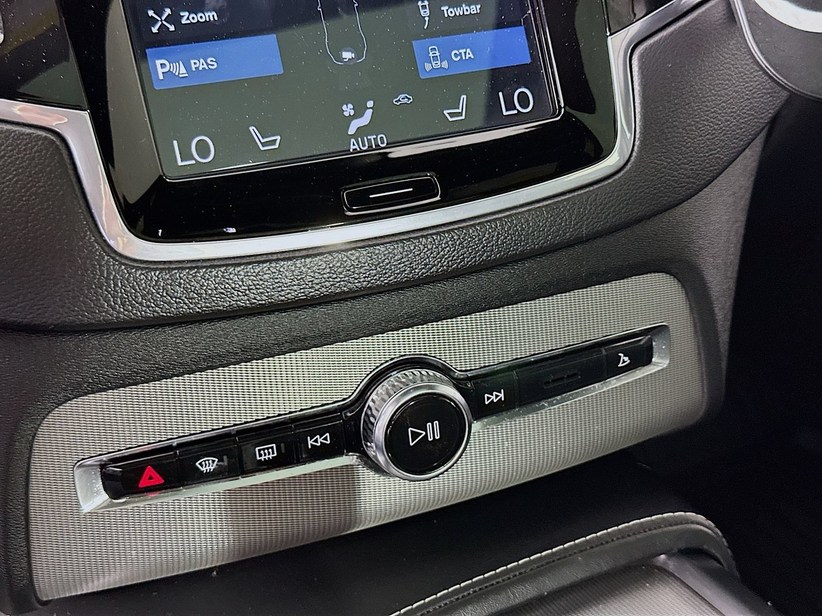 Used 2019 Volvo XC90 T6 R-Design w/ Protection Package AWD/4WD image 17