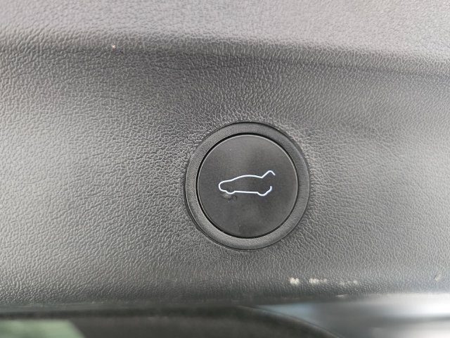 Used 2025 Tesla Model Y Long Range AWD/4WD image 28