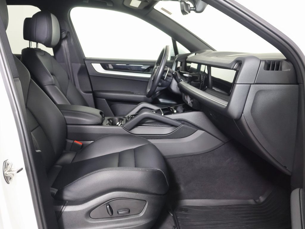 Certified 2025 Porsche Cayenne AWD/4WD image 8
