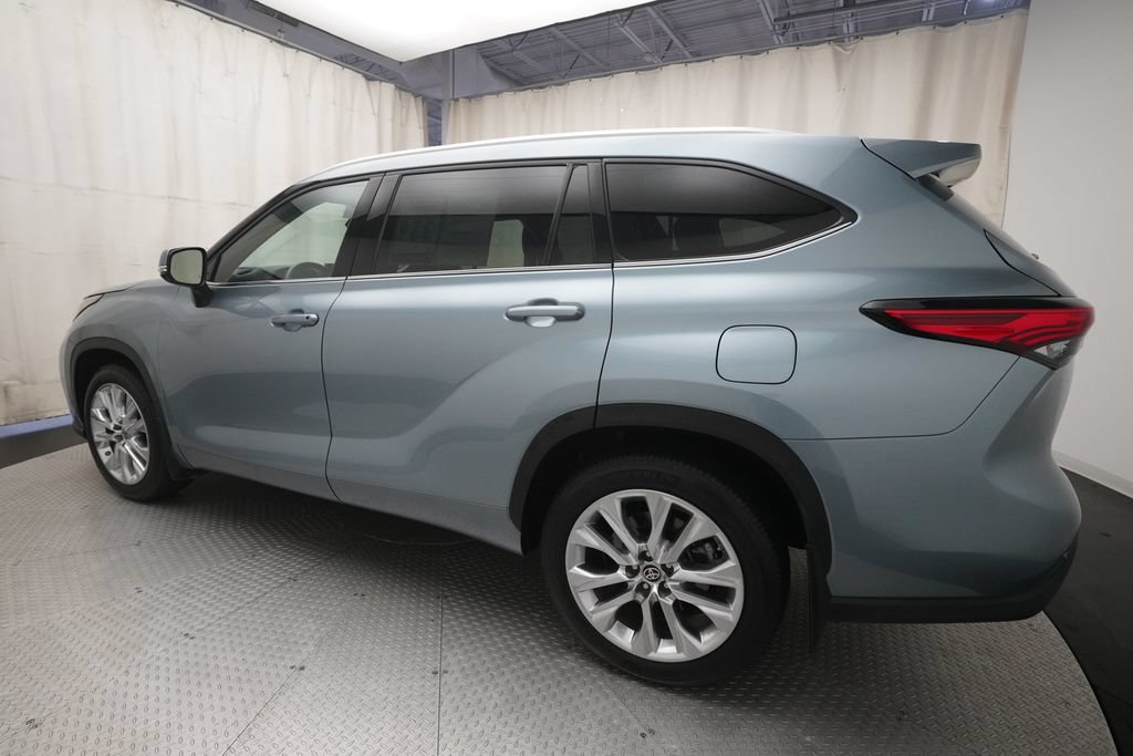 Used 2023 Toyota Highlander Limited AWD/4WD image 34