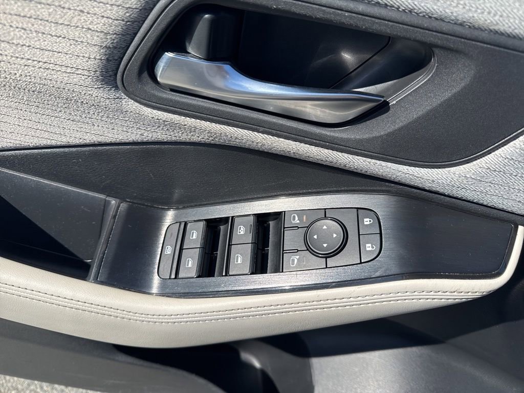 Used 2023 Nissan Rogue SV AWD/4WD image 15