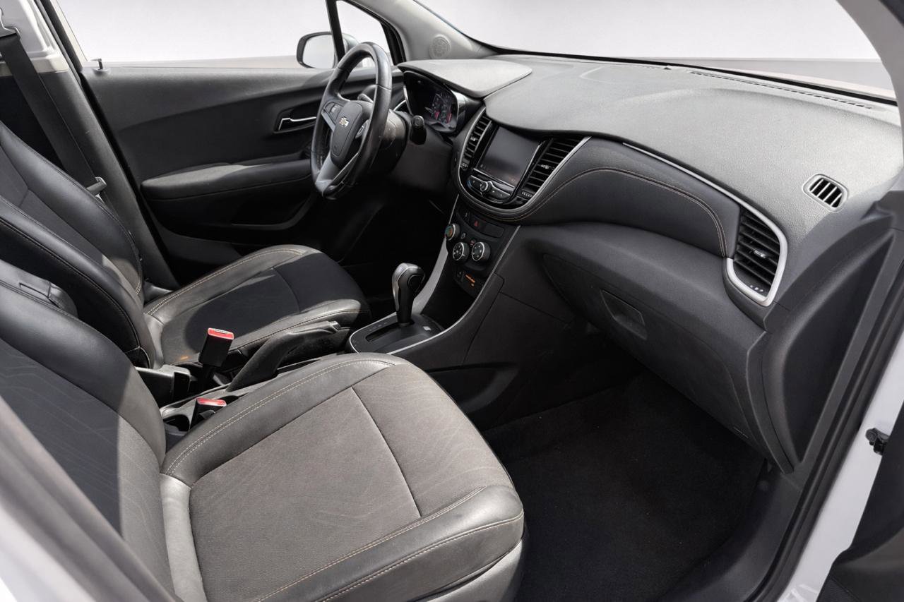 Used 2020 Chevrolet Trax LT w/ Driver Confidence Package image 10