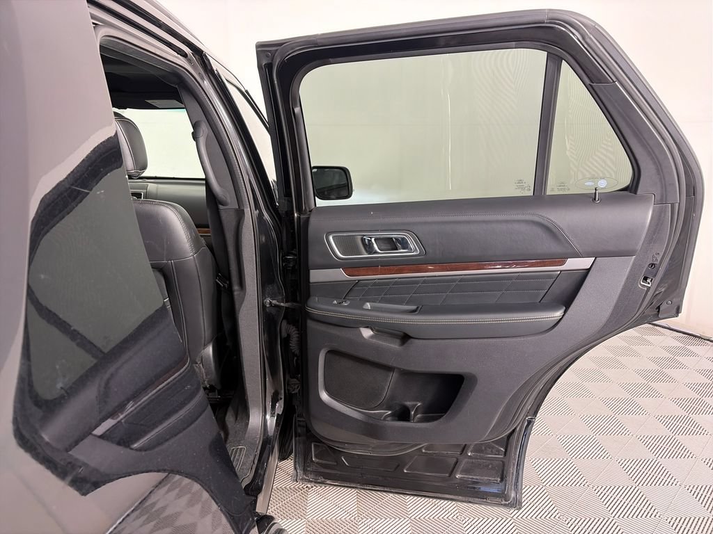 Used 2017 Ford Explorer Platinum AWD/4WD image 28
